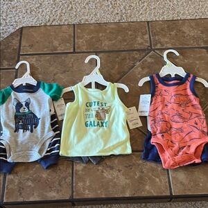 Baby Graphic Onesies Set - Multicolor. New with tags